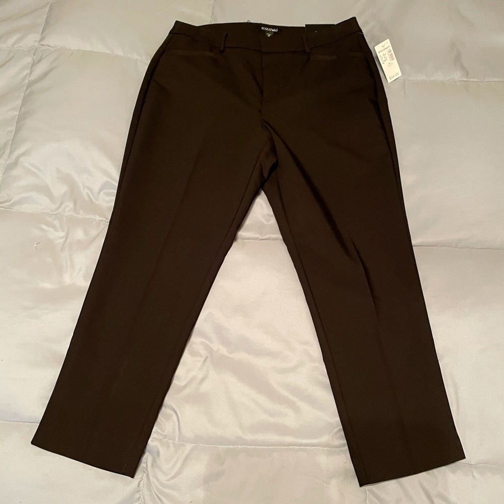 NWT.  Dress barn.  Signature fit. Ankle pants.